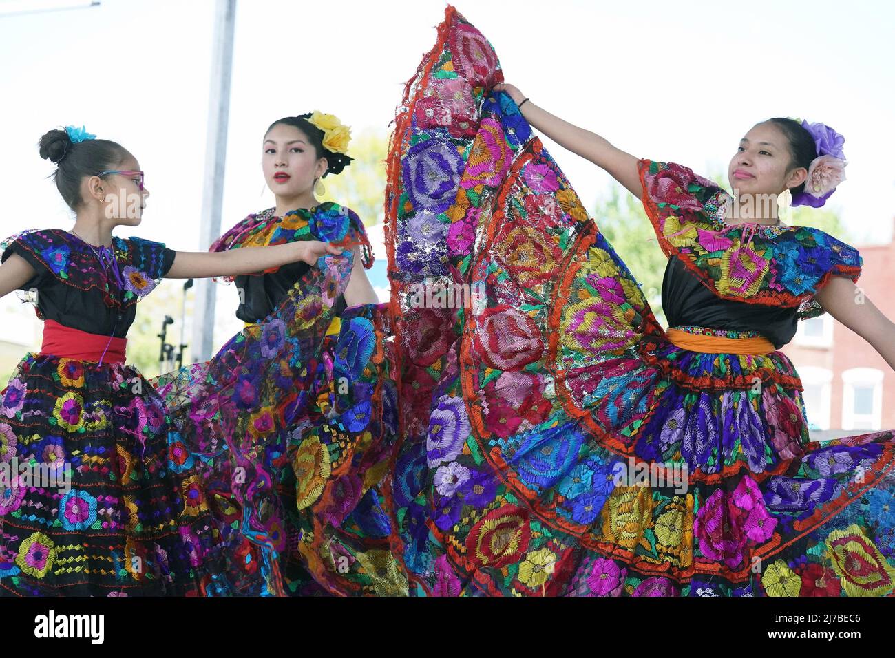 St. Louis, United States. 08th May, 2022. Dancers perform traditional dances in colorful costumes at the Cinco de Mayo celebration in St. Louis on Saturday, May 7, 2022. Photo by Bill Greenblatt/UPI Credit: UPI/Alamy Live News Stock Photo