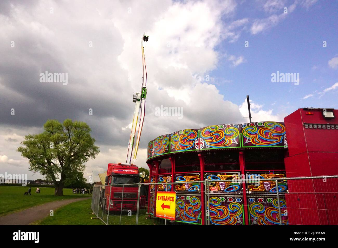 Fun fair in roe green park hires stock photography and images Alamy