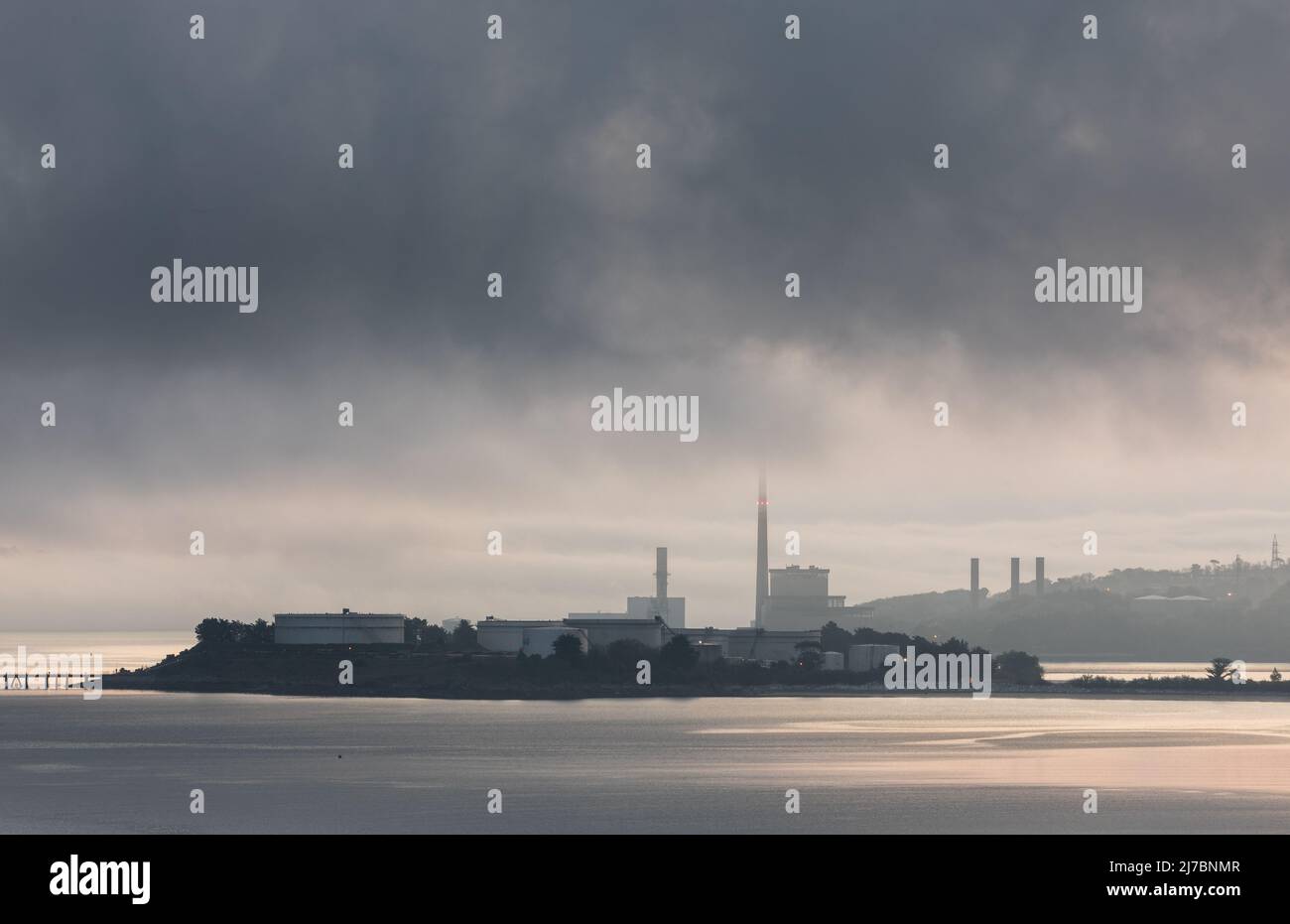 Whitegate, Cork, Ireland. 08th May, 2022. morning fog begins to shroud the generating station and oil storage tanks in Whitegate, Co. Cork, Ireland. - Credit; David Creedon / Alamy Live News Stock Photo