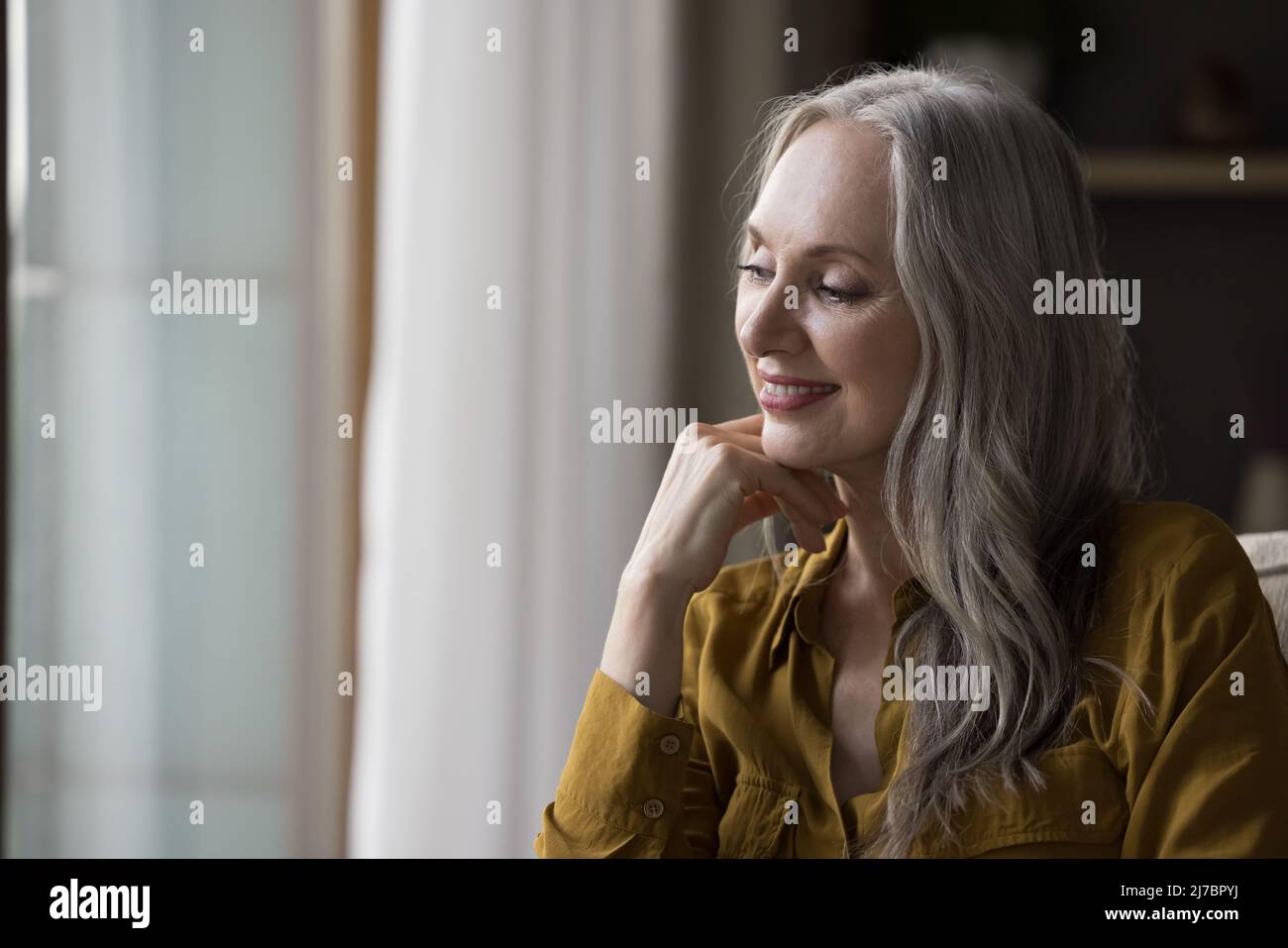 Beautiful mature lady hi-res stock photography and images - Alamy