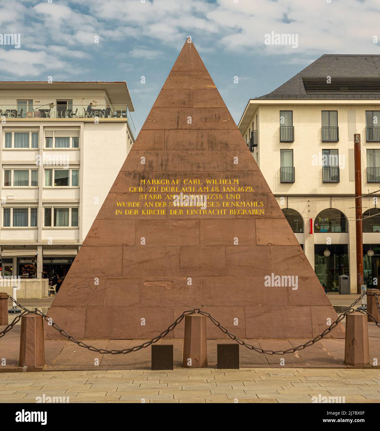 Pyramid on market square in Karlsruhe (Burial vault of margrave Carl Wilhelm). Baden-Wuerttemberg, Germany, Europe Stock Photo