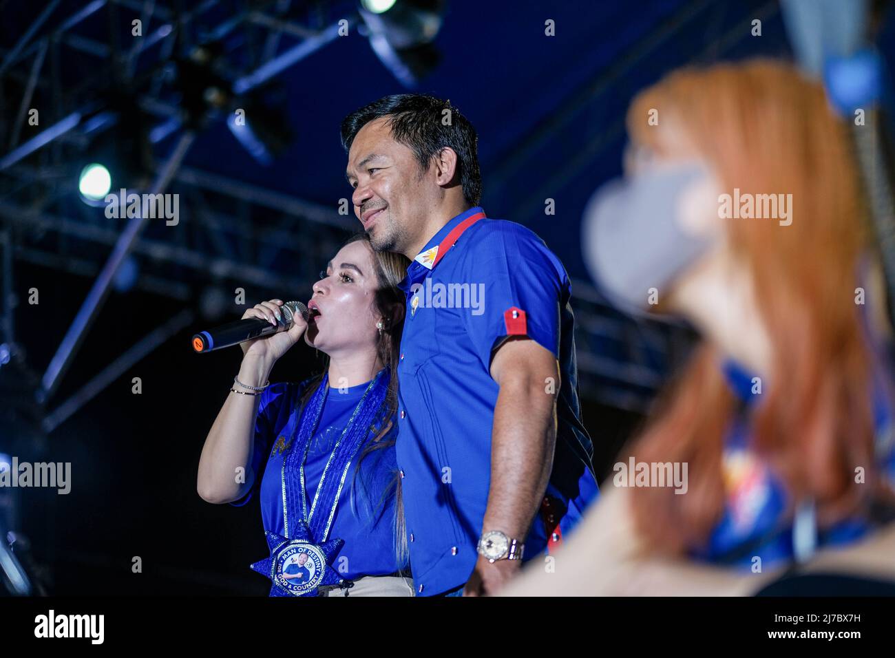 May 6, 2022, Singapore, Singapore, Singapore: Presidential candidate Senator MANNY PACQUIAO with his wife JINKEE PACQUIAO on stage during a campaign rally in Cebu City, Philippines, May 6, 2022. (Credit Image: © Maverick Asio/ZUMA Press Wire) Stock Photo