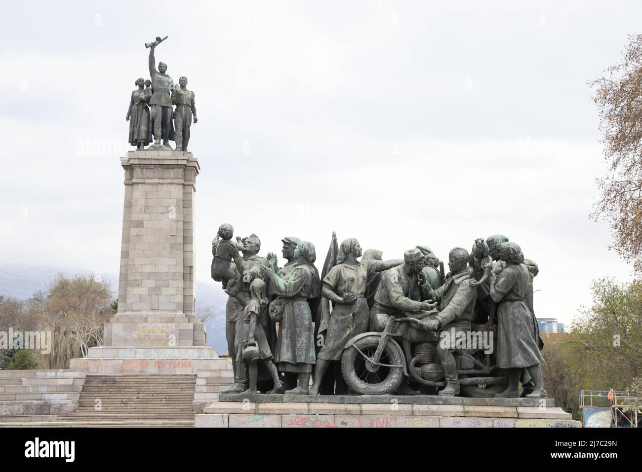 Monument to the Soviet Army on Tsar Osvoboditel Boulevard in Sofia, Bulgaria, with mountains in the background Stock Photo