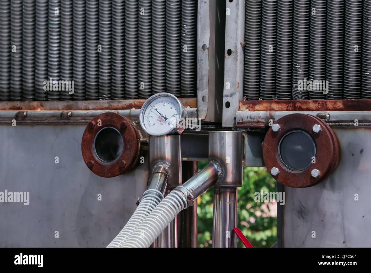 Device for measuring the temperature on the equipment for the heat