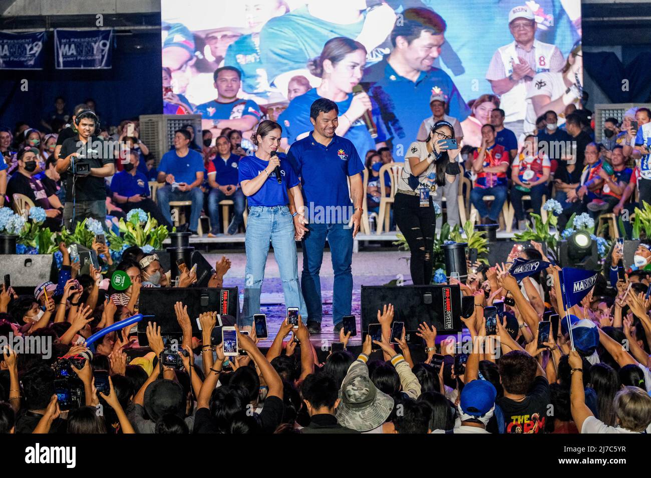 May 7, 2022, Singapore, Singapore, Singapore: Presidential candidate Senator MANNY PACQUIAO and wife, JINKEE PACQUIAO on stage during the Senator's final campaign rally in General Santos City, Philippines, May 7 2022. (Credit Image: © Maverick Asio/ZUMA Press Wire) Stock Photo
