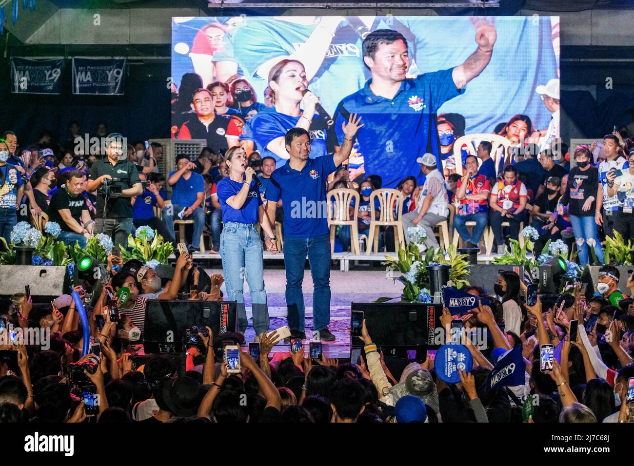 May 7, 2022, Singapore, Singapore, Singapore: Presidential candidate Senator MANNY PACQUIAO and wife, JINKEE PACQUIAO on stage during the Senator's final campaign rally at General Santos City, Philippines, May 7 2022. (Credit Image: © Maverick Asio/ZUMA Press Wire) Stock Photo