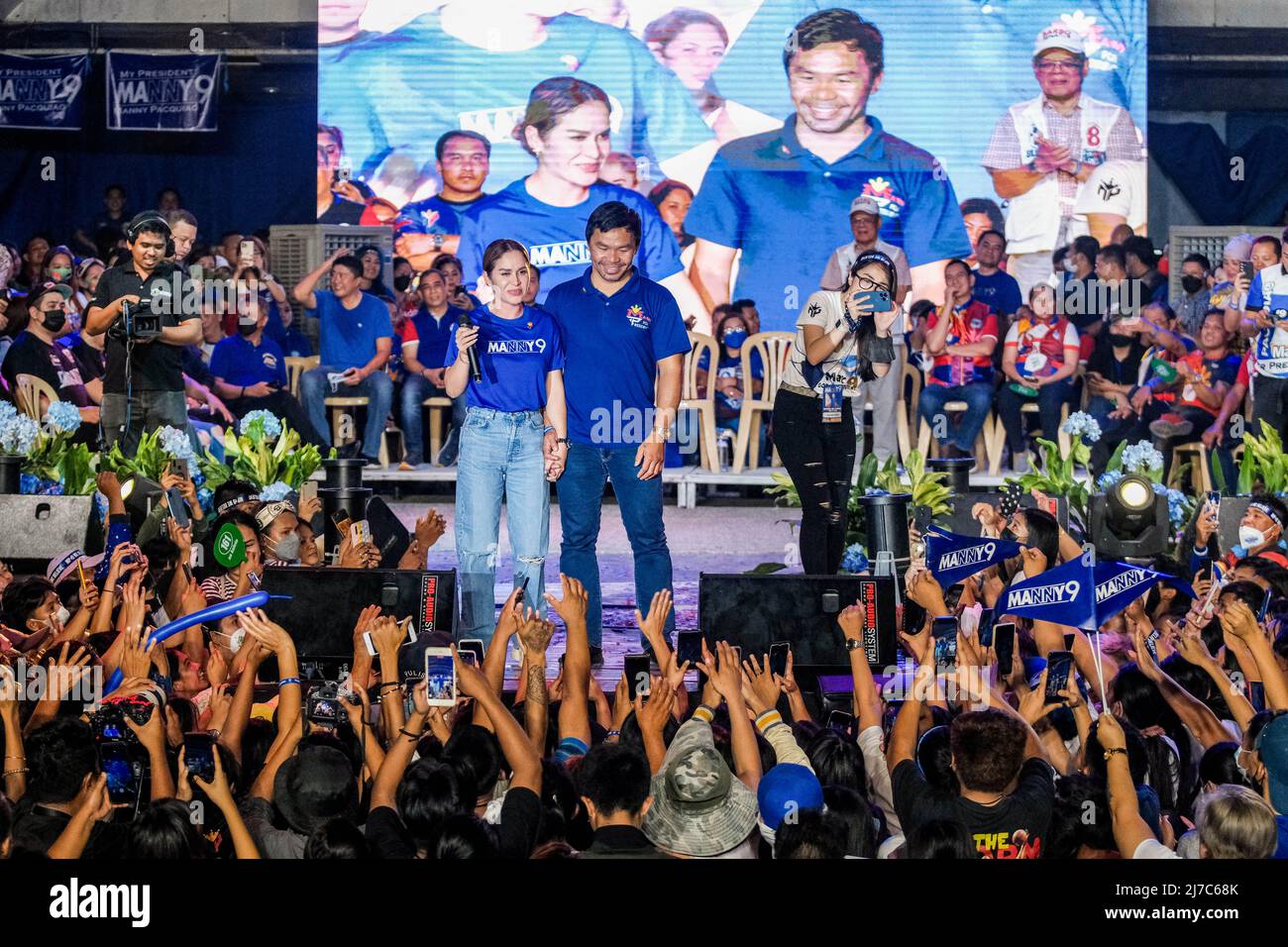May 7, 2022, Singapore, Singapore, Singapore: Presidential candidate Senator MANNY PACQUIAO and wife, JINKEE PACQUIAO on stage during the Senator's final campaign rally in General Santos City, Philippines, May 7 2022. (Credit Image: © Maverick Asio/ZUMA Press Wire) Stock Photo