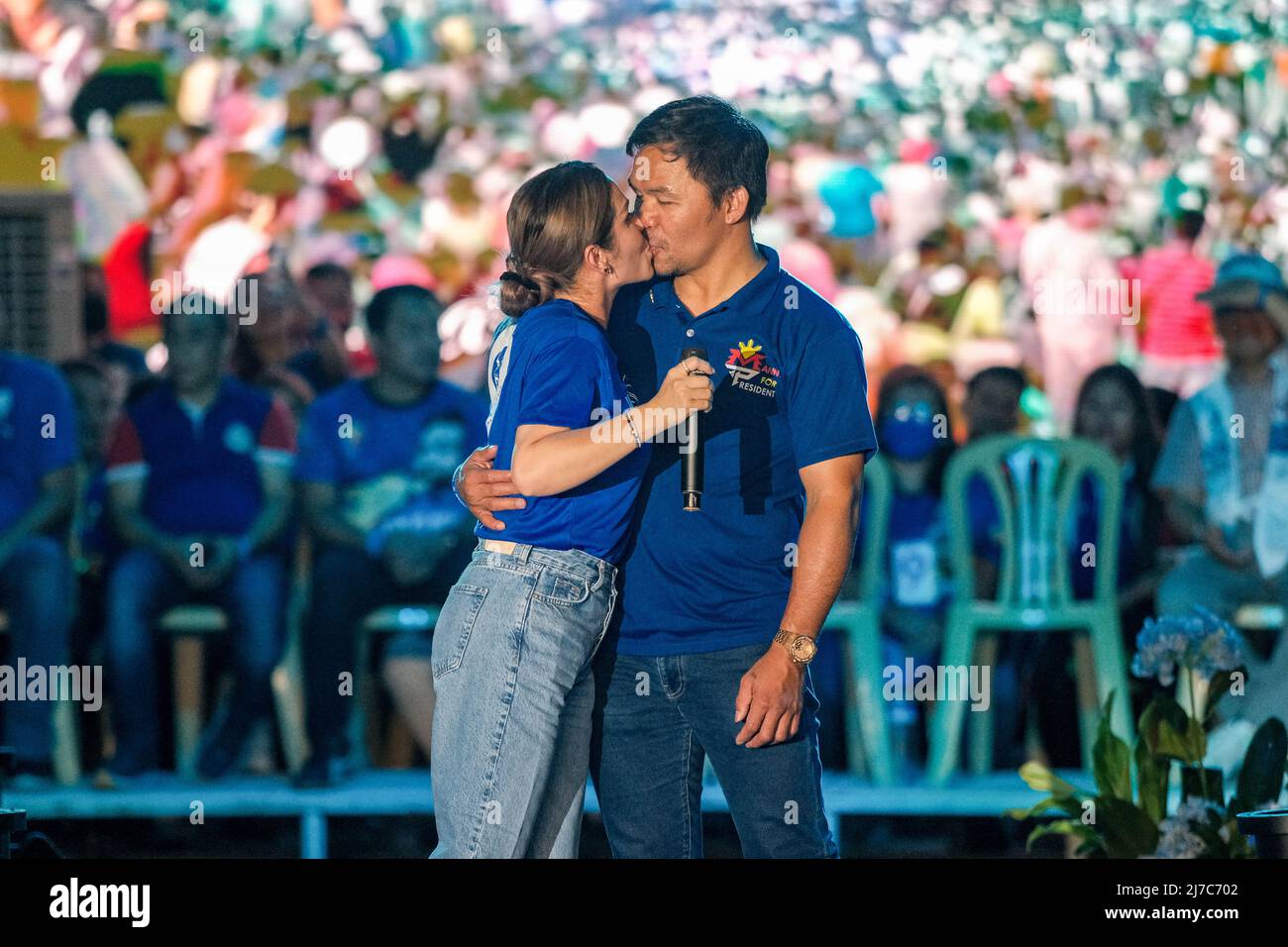 May 7, 2022, Singapore, Singapore, Singapore: Presidential candidate Senator MANNY PACQUIAO and wife, JINKEE PACQUIAO, kiss on stage during the Senator's final campaign rally in General Santos City, Philippines, May 7 2022. (Credit Image: © Maverick Asio/ZUMA Press Wire) Stock Photo
