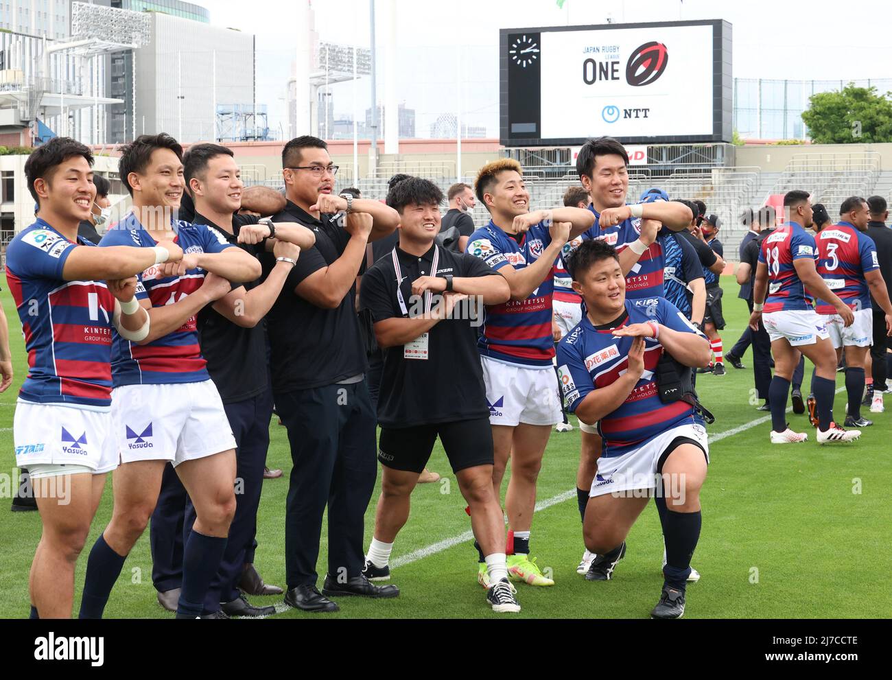 May 8, 2022, Tokyo, Japan Hanazono Kintetsu Liners players pose for