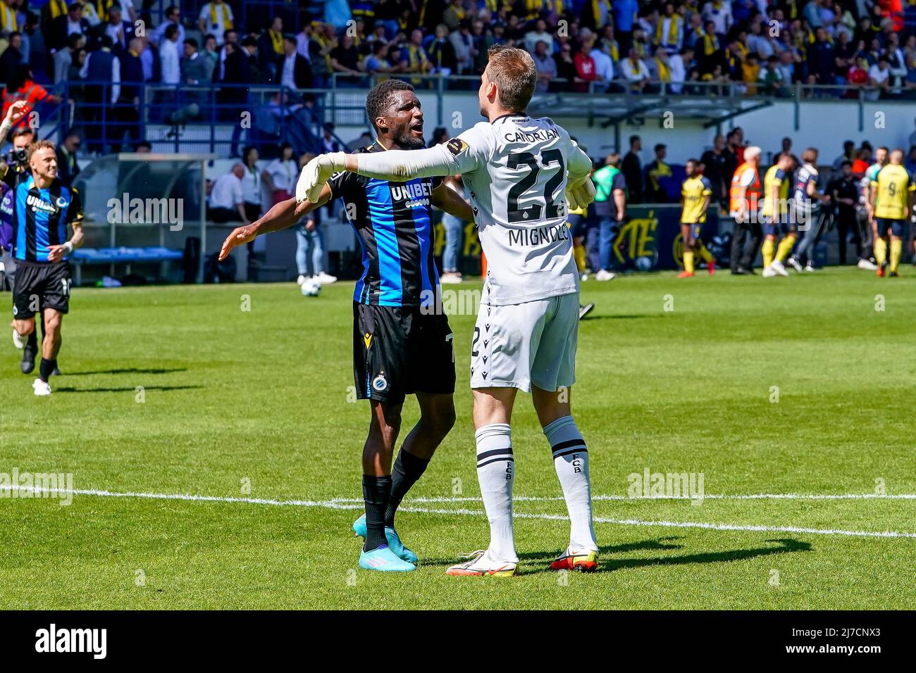 BRUSSELS, BELGIUM - MAY 8: Clinton Mata of Club Brugge, Goalkeeper Simon Mignolet of Club Brugge celebrate the win during the Jupiler Pro League - Championship Round match between Union St-Gilloise and Club Brugge at Stadion Stade Joseph Marien on May 8, 2022 in Brussels, Belgium (Photo by Joris Verwijst/Orange Pictures) Stock Photo