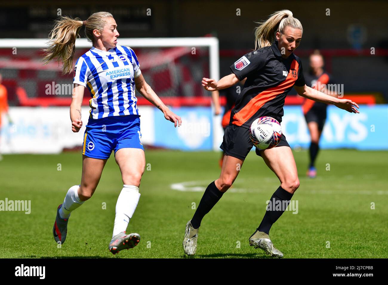 Megan Connolly of Brighton and Hove Albion and Toni Duggan of Everton during the FA Women's Super League match between Brighton & Hove Albion Women and Everton at The People's Pension Stadium on May 8th 2022 in Crawley, United Kingdom. (Photo by Jeff Mood/phcimages.com) Stock Photo