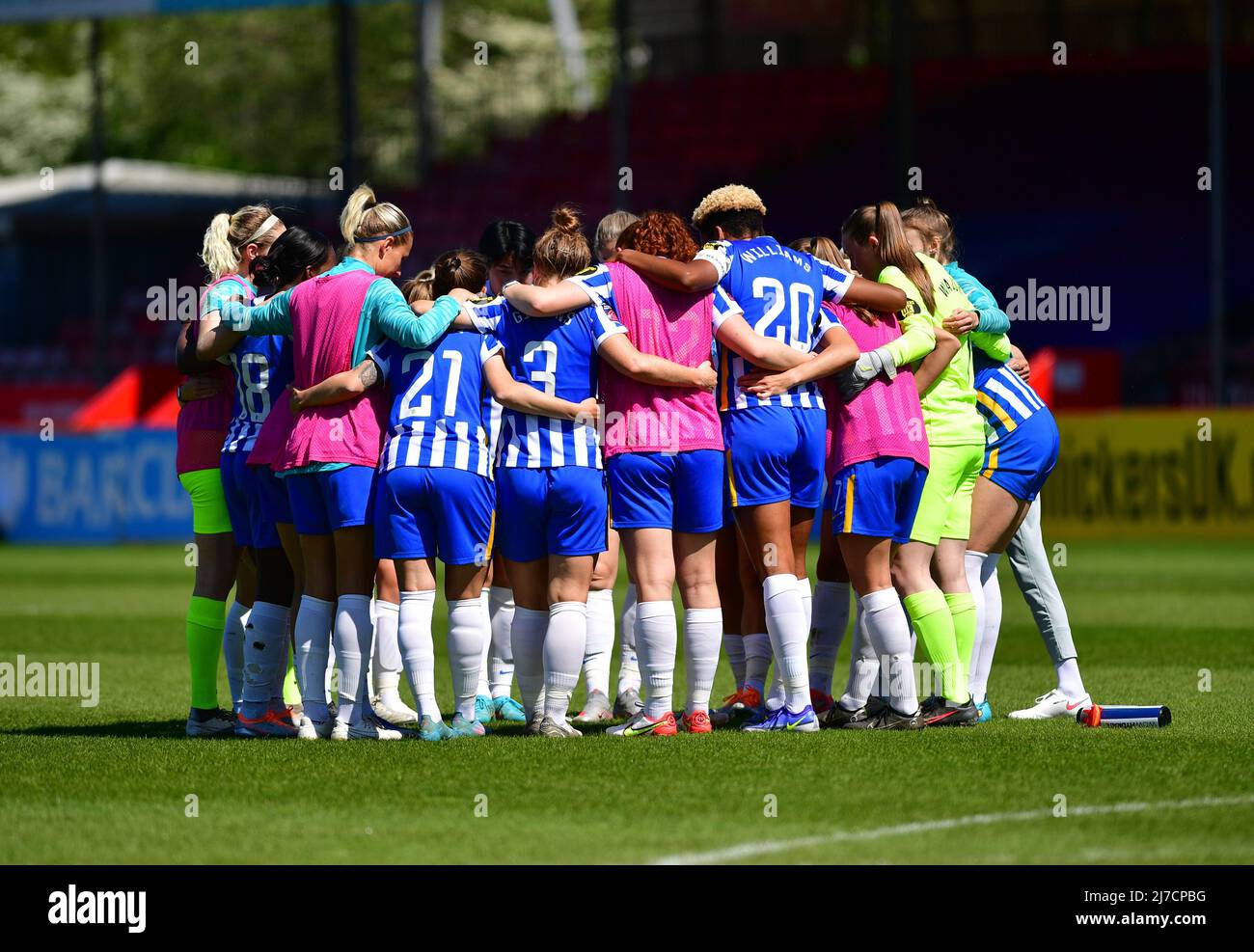 Brighton players before the FA Women's Super League match between Brighton & Hove Albion Women and Everton at The People's Pension Stadium on May 8th 2022 in Crawley, United Kingdom. (Photo by Jeff Mood/phcimages.com) Stock Photo
