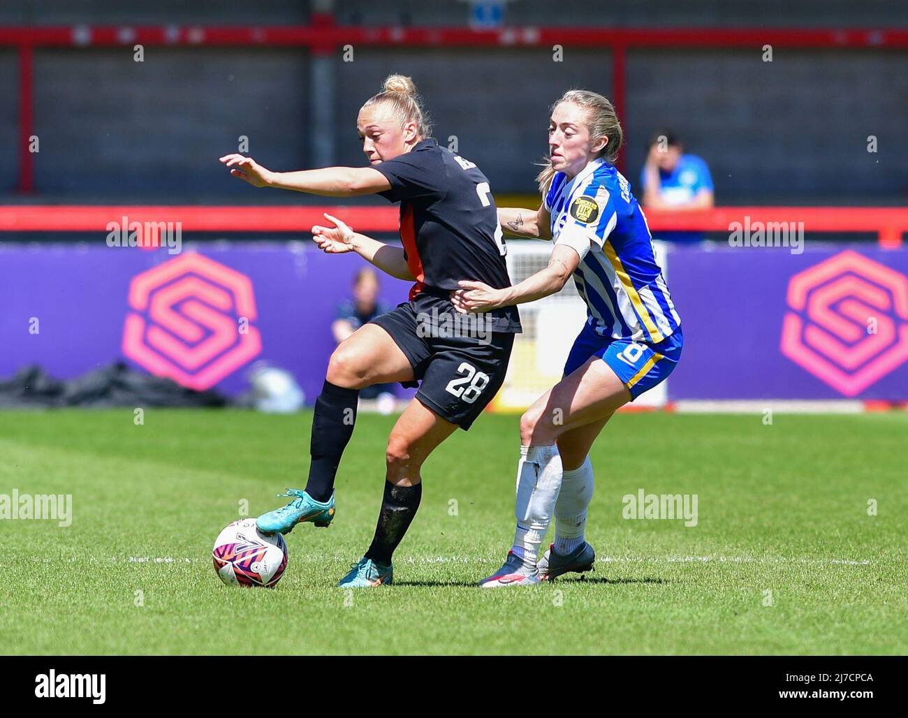 Megan Connolly of Brighton and Hove Albion and Hanna Bennison of Everton jostle for the ball during the FA Women's Super League match between Brighton & Hove Albion Women and Everton at The People's Pension Stadium on May 8th 2022 in Crawley, United Kingdom. (Photo by Jeff Mood/phcimages.com) Stock Photo