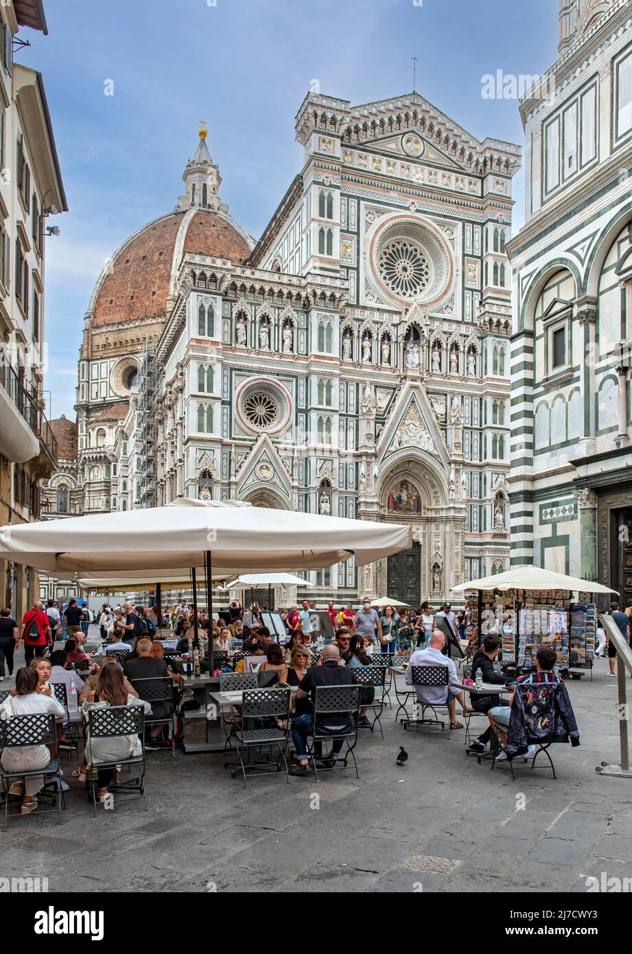 Outdoor restaurant in front of Florence Cathedral, Piazza del Duomo, Firenze, Italy Stock Photo