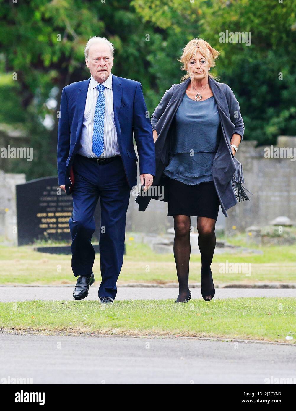 File photo dated 13/08/15 of Dennis Waterman and his wife Pam Flint arriving at Reading Crematorium for the funeral of George Cole. Dennis Waterman, who starred in TV shows including The Sweeney, Minder and New Tricks, has died at the age of 74. Issue date: Sunday May 8, 2022. Stock Photo