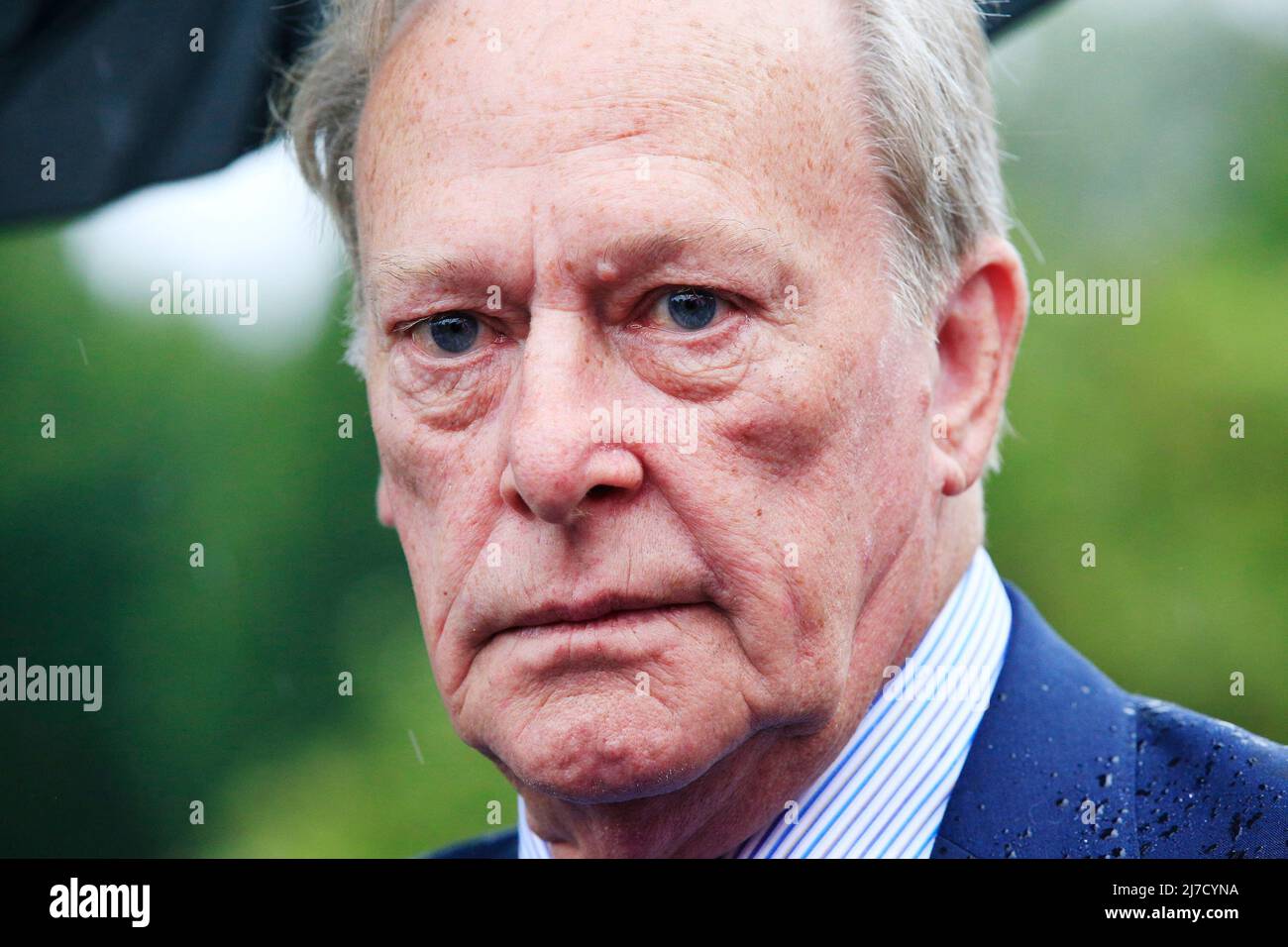 File photo dated 13/08/15 of Dennis Waterman leaving Reading Crematorium for the funeral of George Cole. Dennis Waterman who starred in TV shows including The Sweeney, Minder and New Tricks, has died at the age of 74. Issue date: Sunday May 8, 2022. Stock Photo