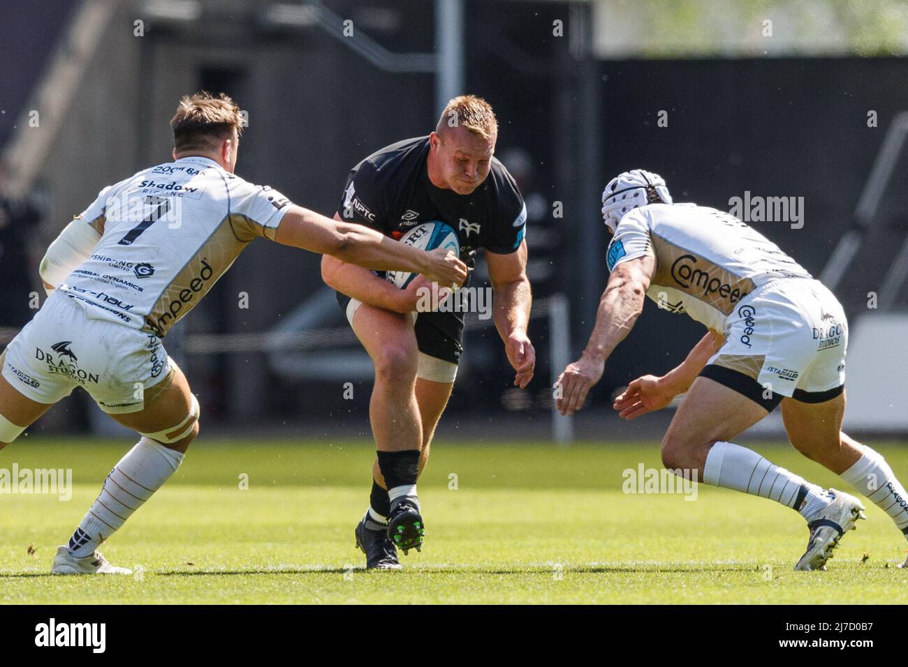 Swansea, UK. 8 May, 2022. Dewi Lake of Ospreys on the charge during the Ospreys v Dragons United Rugby Championship Match. Credit: Gruffydd ThomasAlamy Stock Photo
