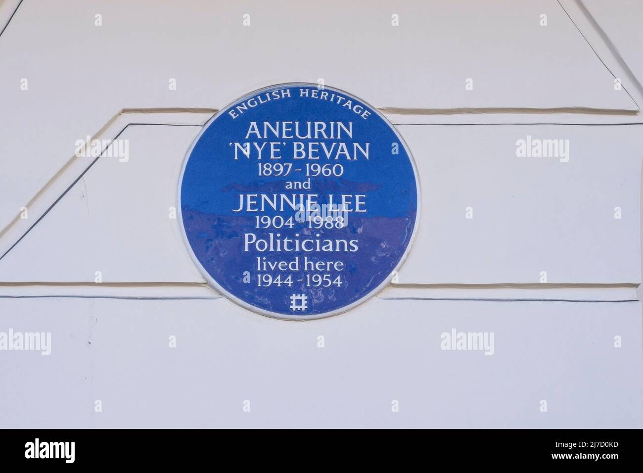 English Heritage blue plaque commemorating Aneurin 'Nye' Bevan  (1897–1960) and Jennie Lee(1904–1988) erected in 2015 at 23 Cliveden Place, Chelsea, Stock Photo