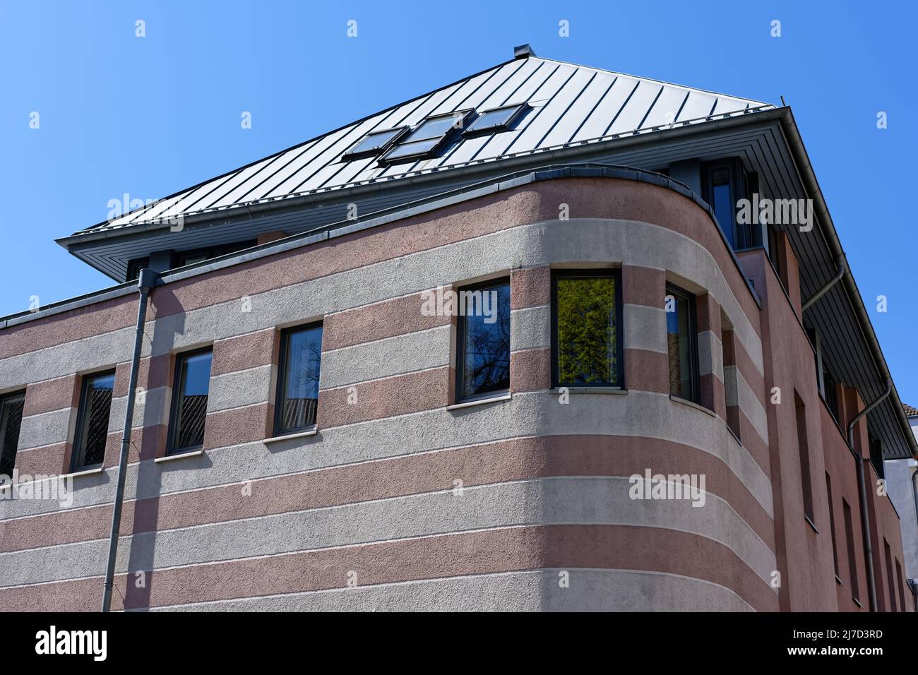 Corner house with rounded facade and windows Stock Photo - Alamy