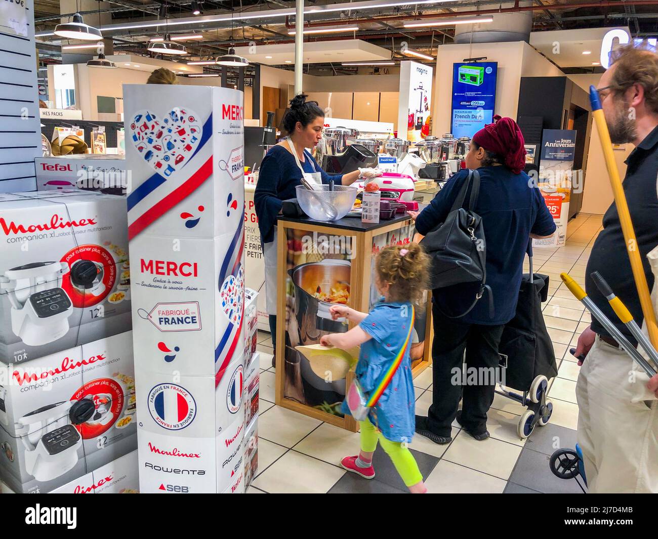 Paris, France, People Shopping inside French Household Equipment Store