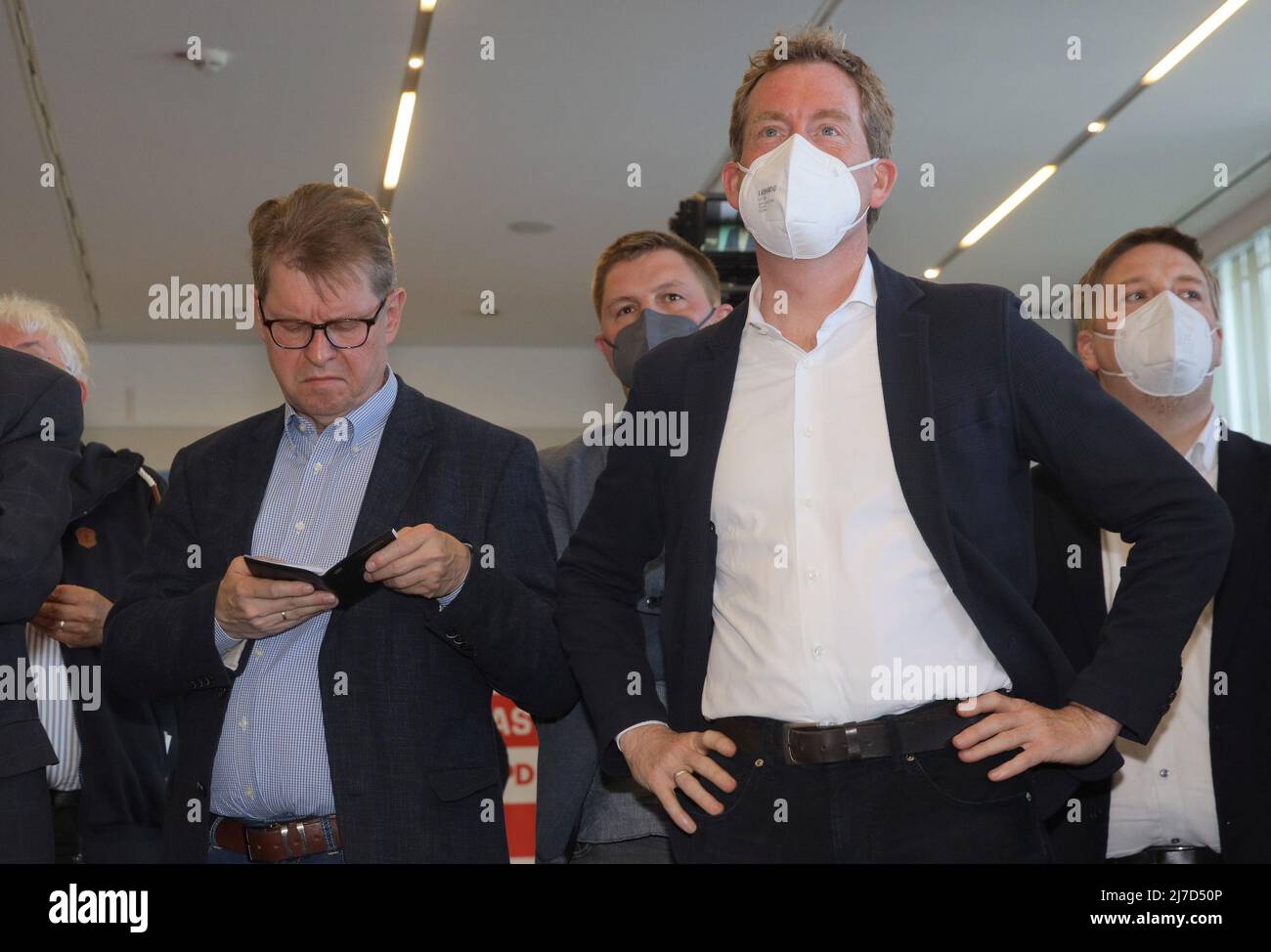 08 May 2022, SchleswigHolstein, Kiel Ralf Stegner (l), member of the
