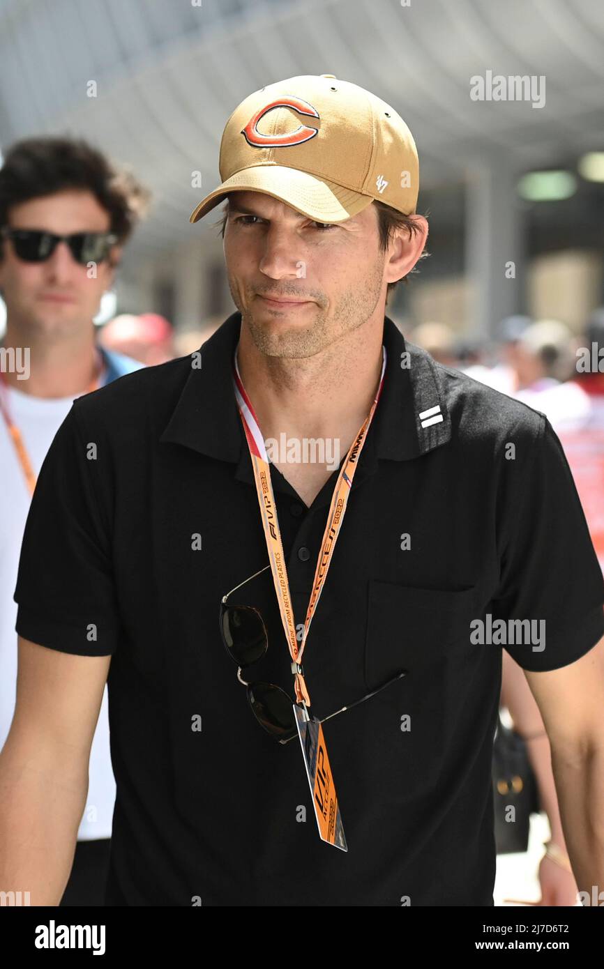 8th May 2022; Miami, Florida, USA; Ashton Kutcher tours the paddock prior  to the start of the Formula 1 CRYPTO.COM Miami Grand Prix Stock Photo -  Alamy