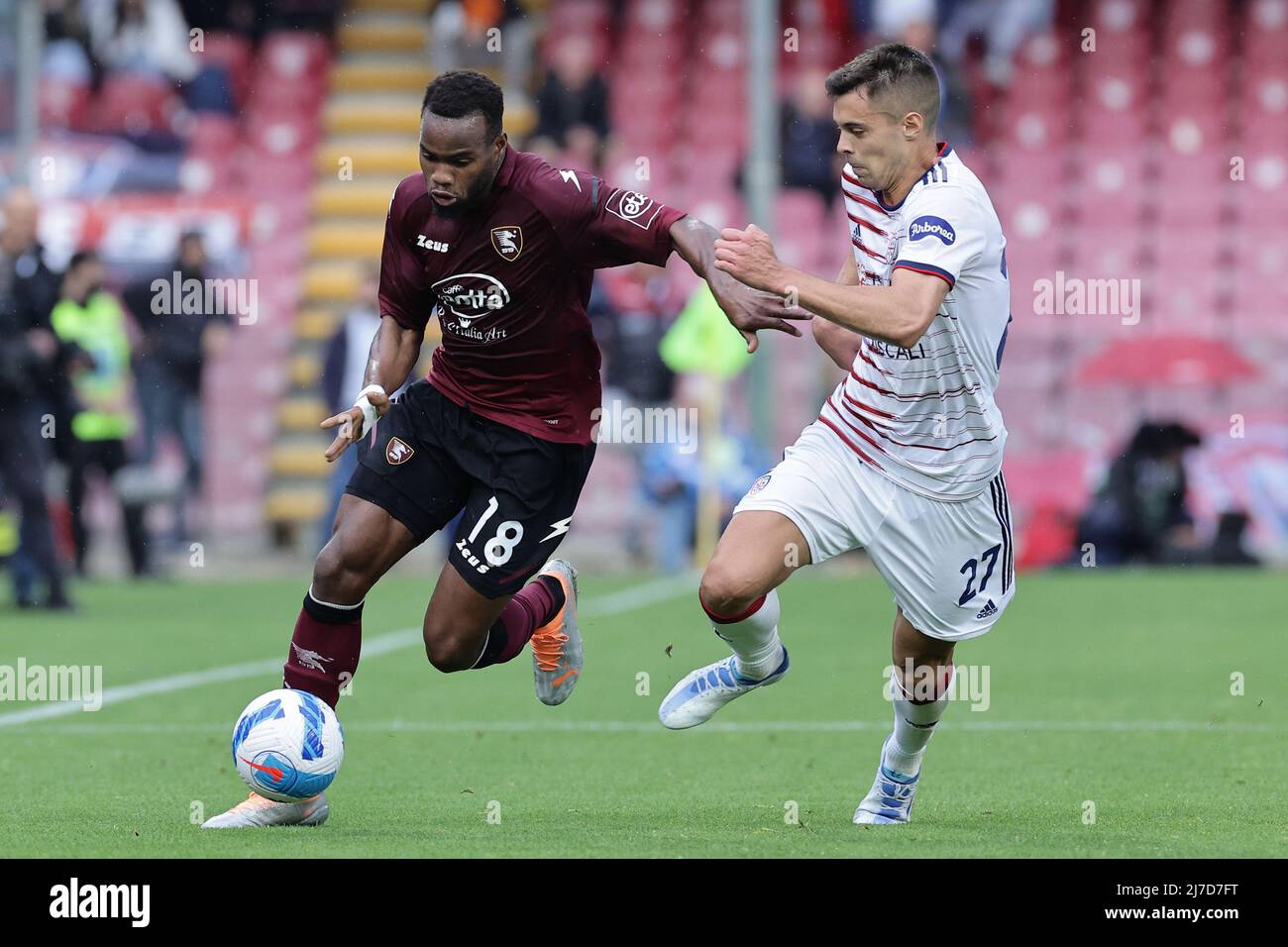 Salerno (Italy), May 8th, 2022. Lassana Coulibaly of US Salernitana  and Alberto Grassi of Cagliari Calcio compete for the ball during the Serie A football match between US Salernitana and Cagliari Calcio at Arechi stadium in Salerno (Italy), May 8th, 2022. Photo Cesare Purini / Insidefoto Stock Photo