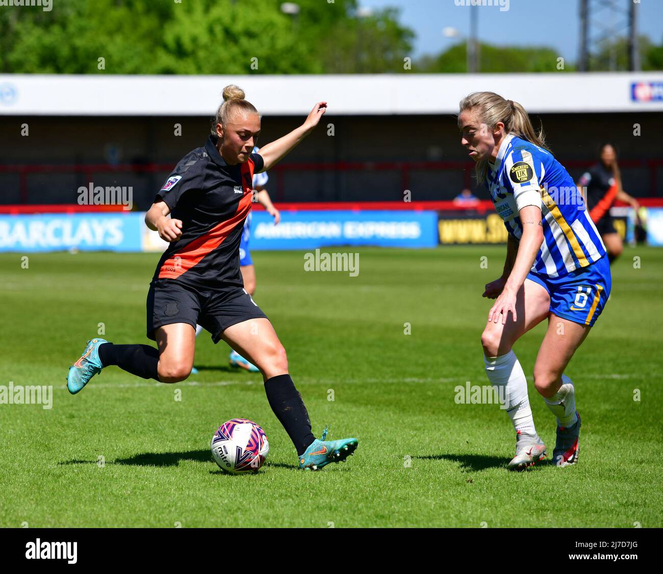 Crawley, United Kingdom, May 8th 2022,  Hanna Bennison of Everton and Megan Connolly of Brighton and Hove Albion during the FA Women's Super League match between Brighton & Hove Albion Women and Everton at The People's Pension Stadium on May 8th 2022 in Crawley, United Kingdom. (Photo by Jeff Mood/phcimages.com) Stock Photo