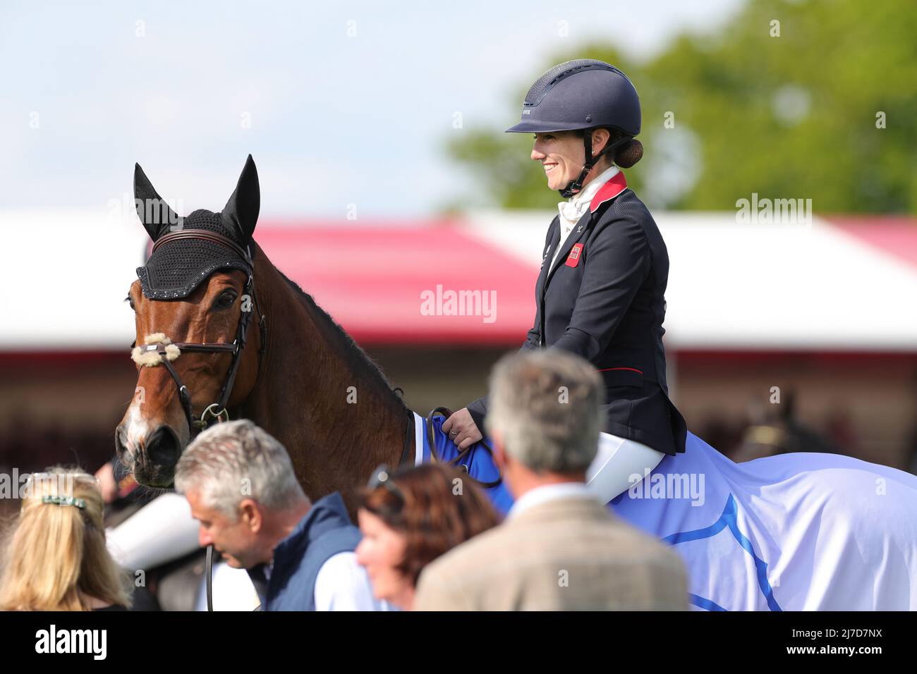 BADMINTON, UK, MAY 8TH Laura Collett celebrates winning Badminton 2022 during the Show Jumping Event at Badminton Horse Trials, Badminton House, Badminton on Sunday 8th  May 2022. (Credit: Jon Bromley | MI News) Stock Photo