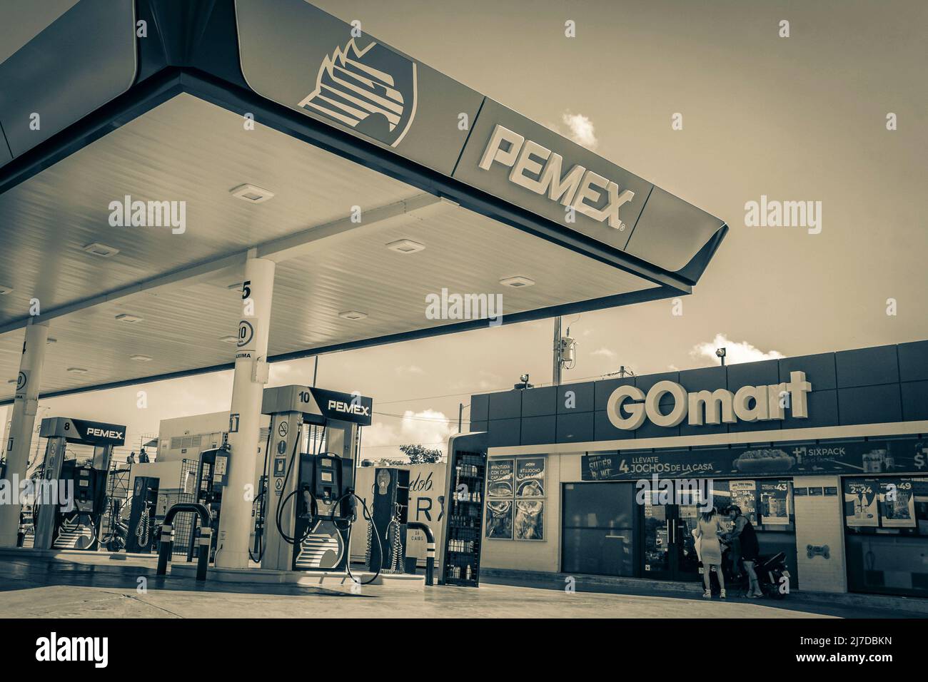 Pemex pemex gas station hi-res stock photography and images - Alamy, image size:1300x956