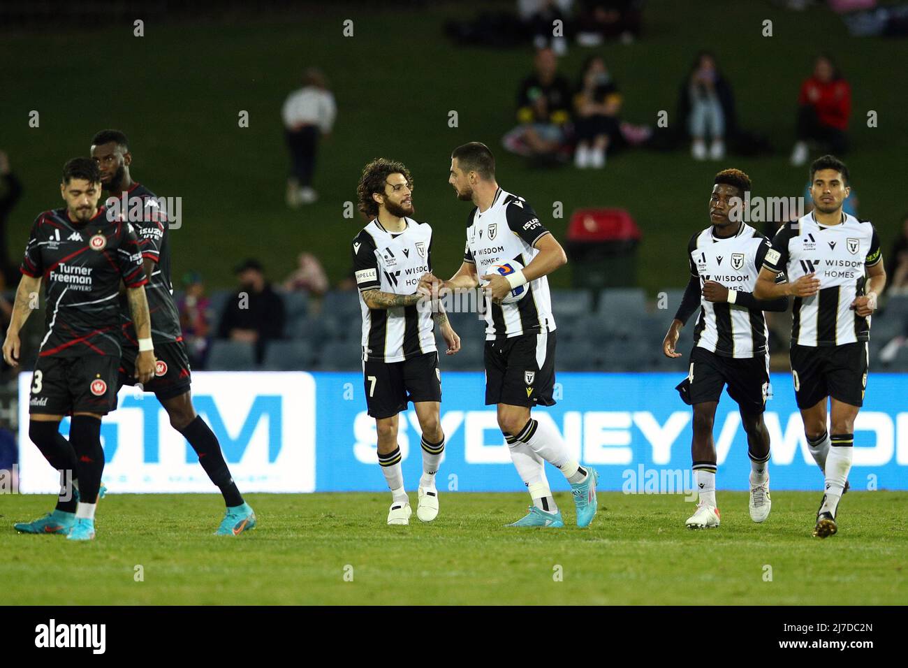 Sydney, NSW, Australia, 8 May 2022;  Campbelltown Sports Stadium, Sydney, NSW, Australia: A-League football, Macarthur FC versus Western Sydney Wanderers; Daniel De Silva and Tomi Juric of Macarthur FC shakes hands following Juric's successful Penalty shot in the 55th minute to make the score 1-1 Stock Photo
