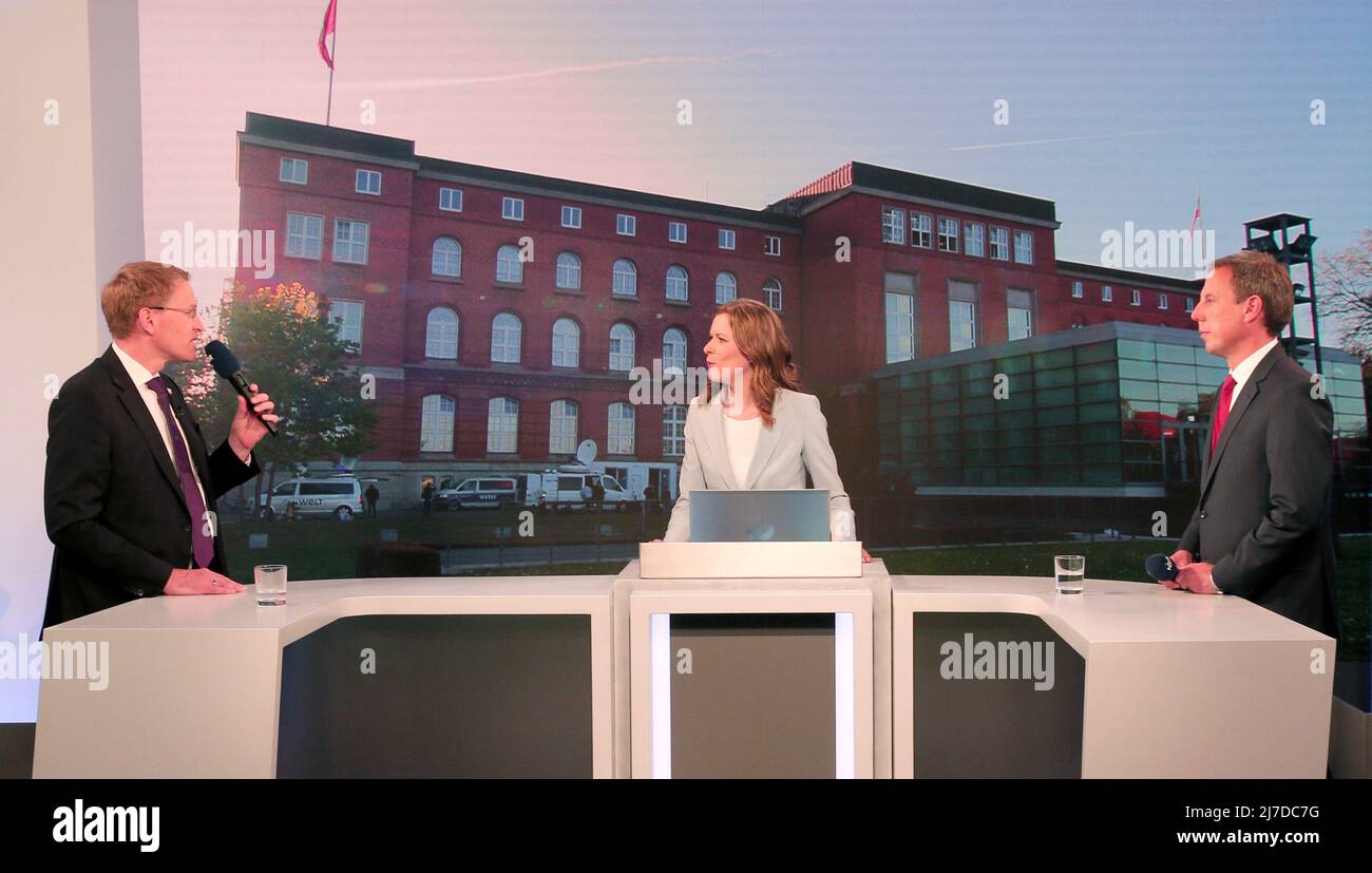 08 May 2022, SchleswigHolstein, Kiel Daniel Günther (l, CDU