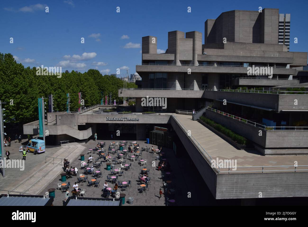 London, UK. 8th May 2022. The National Theatre, Southbank, on a clear, sunny day. Credit: Vuk Valcic/Alamy Live News Stock Photo