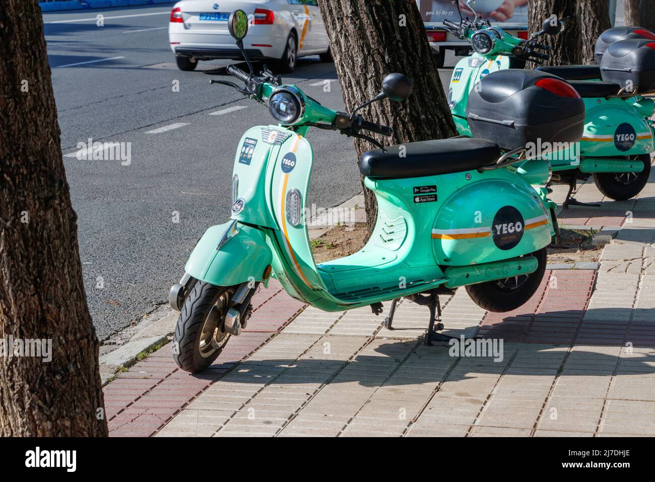 Trunk bibliotek Samme Arkæolog green YEGO rental moped scooter in seville Sevilla Spain Stock Photo - Alamy