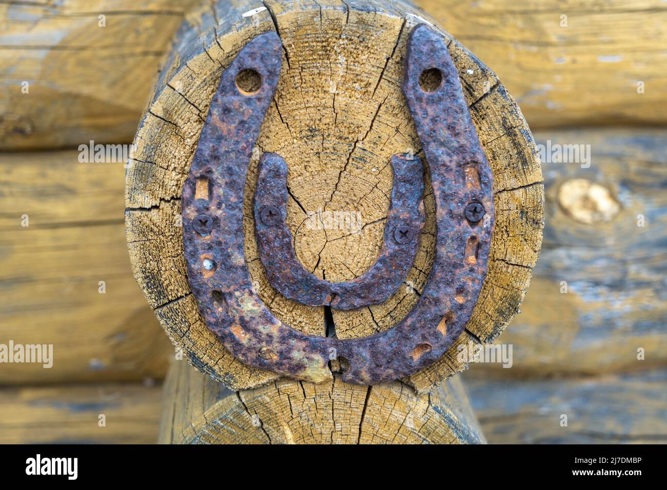 Rusted horse shoe hi-res stock photography and images - Alamy