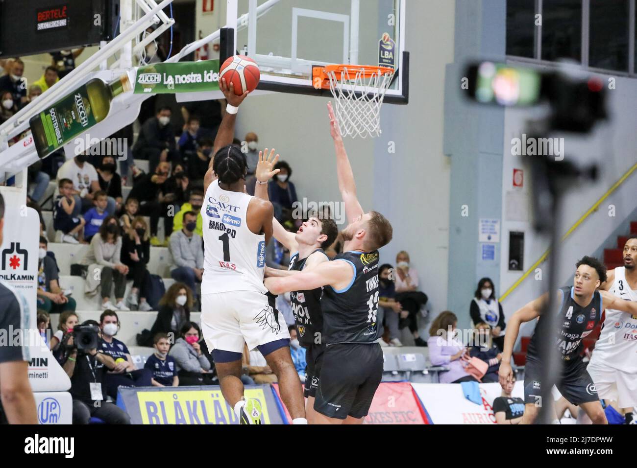 PalaRadi, Cremona, Italy, May 08, 2022, Desonta Bradford (Dolomiti Energia Trentino)  during  Vanoli Basket Cremona vs Dolomiti Energia Trentino - Italian Basketball A Serie  Championship Stock Photo