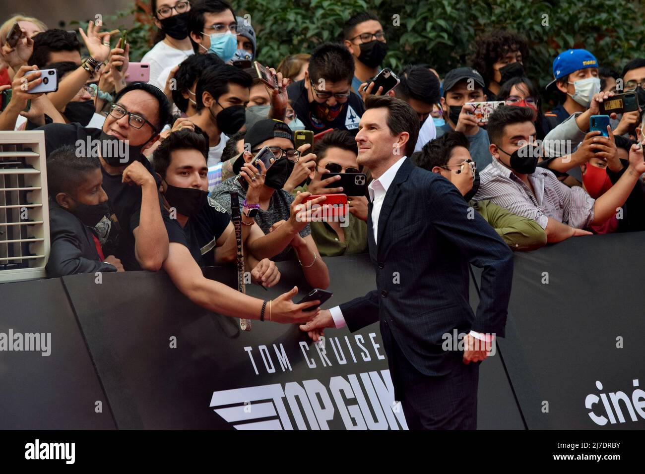 MEXICO CITY, MEXICO - MAY 06: Tom Cruise attends the Mexico Premiere of 'Top Gun: Maverick'. (Photo by Francisco Morales/DAMMPHOTO) Stock Photo