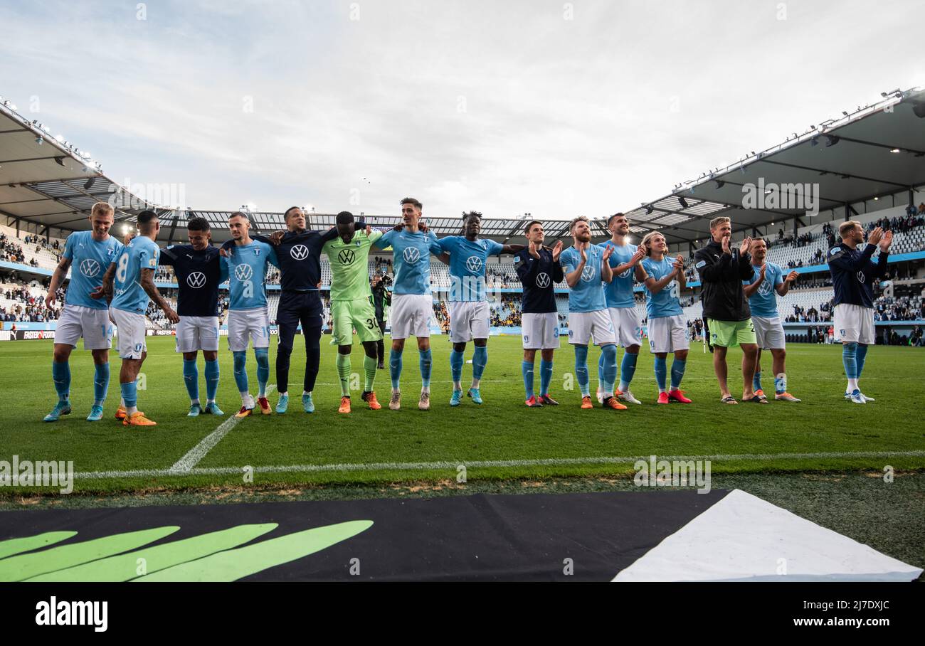Malmoe, Sweden. 07th, May 2022. The players of Malmoe FF celebrate the victory with the fans after the Allsvenskan match between Malmoe FF and Mjallby at Eleda Stadion in Malmoe. (Photo credit: Gonzales Photo - Joe Miller). Stock Photo