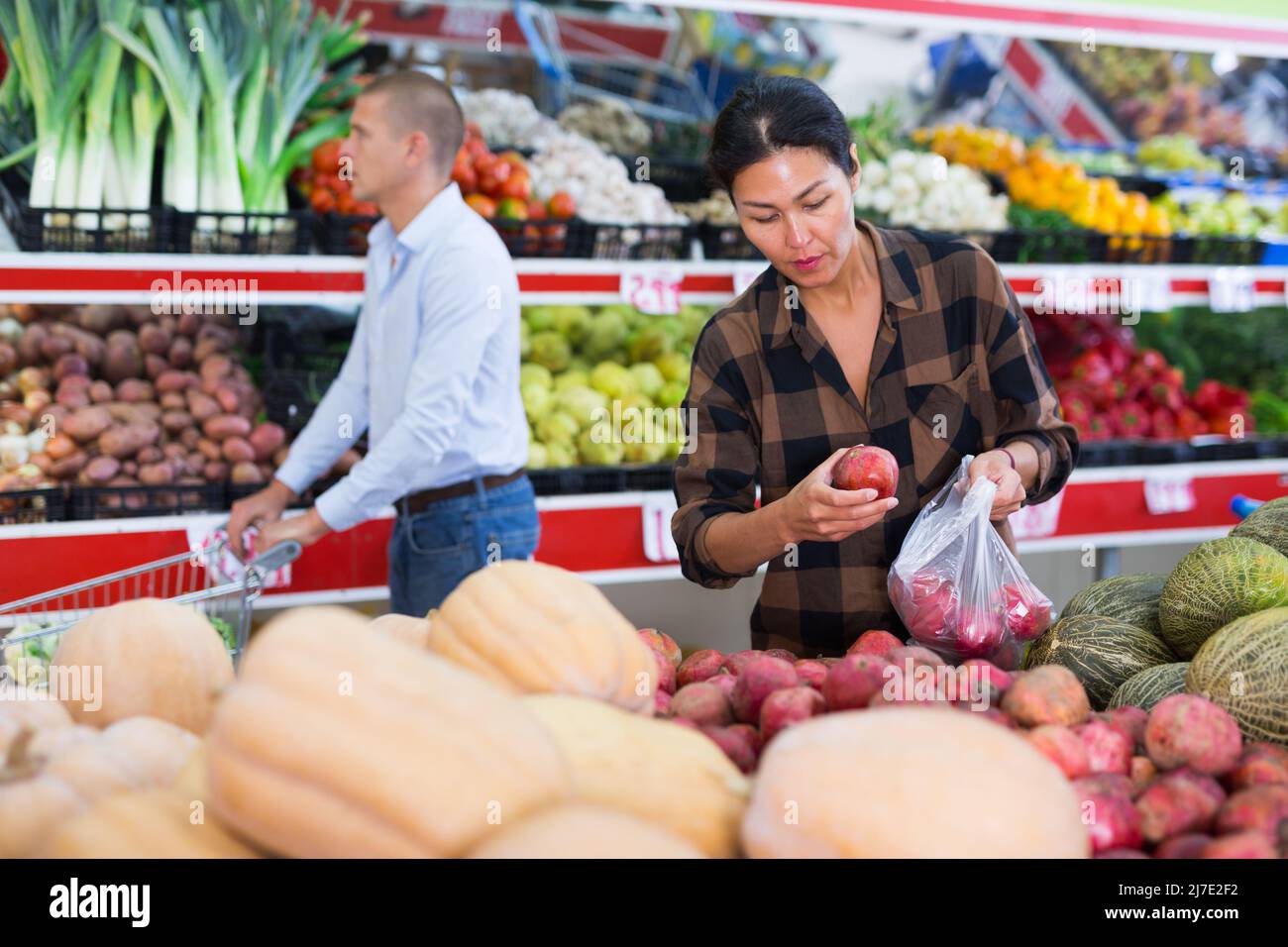 Woman and man choosing fruits and vegetables in market Stock Photo - Alamy