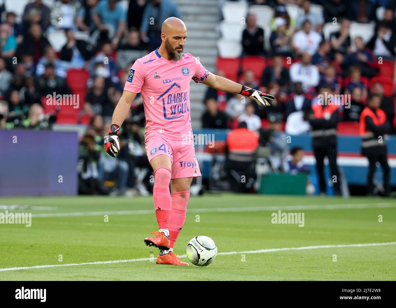 Paris, France, 08/05/2022, Goalkeeper of Troyes Jessy Moulin during the  French championship Ligue 1 football match between Paris Saint-Germain and  ESTAC Troyes on May 8, 2022 at Parc des Princes stadium in