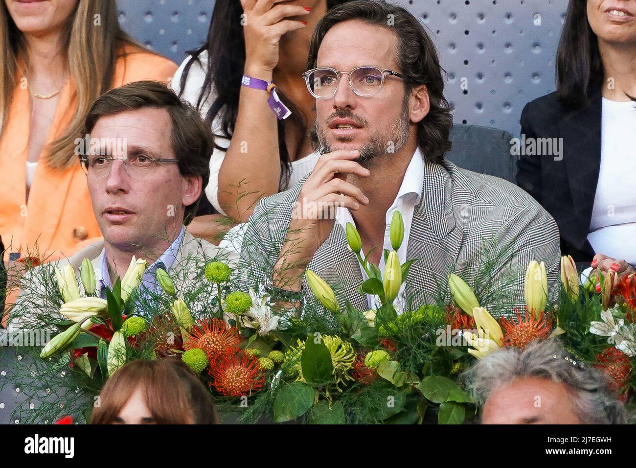 (L-R)  José Luis Martínez-Almeida and Feliciano López during the match between Carlos Alcaraz against Alexander Zverev at the Mutua Madrid Open 2022 at La Caja Magica in Madrid. (Photo by Atilano Garcia / SOPA Images/Sipa USA) Stock Photo