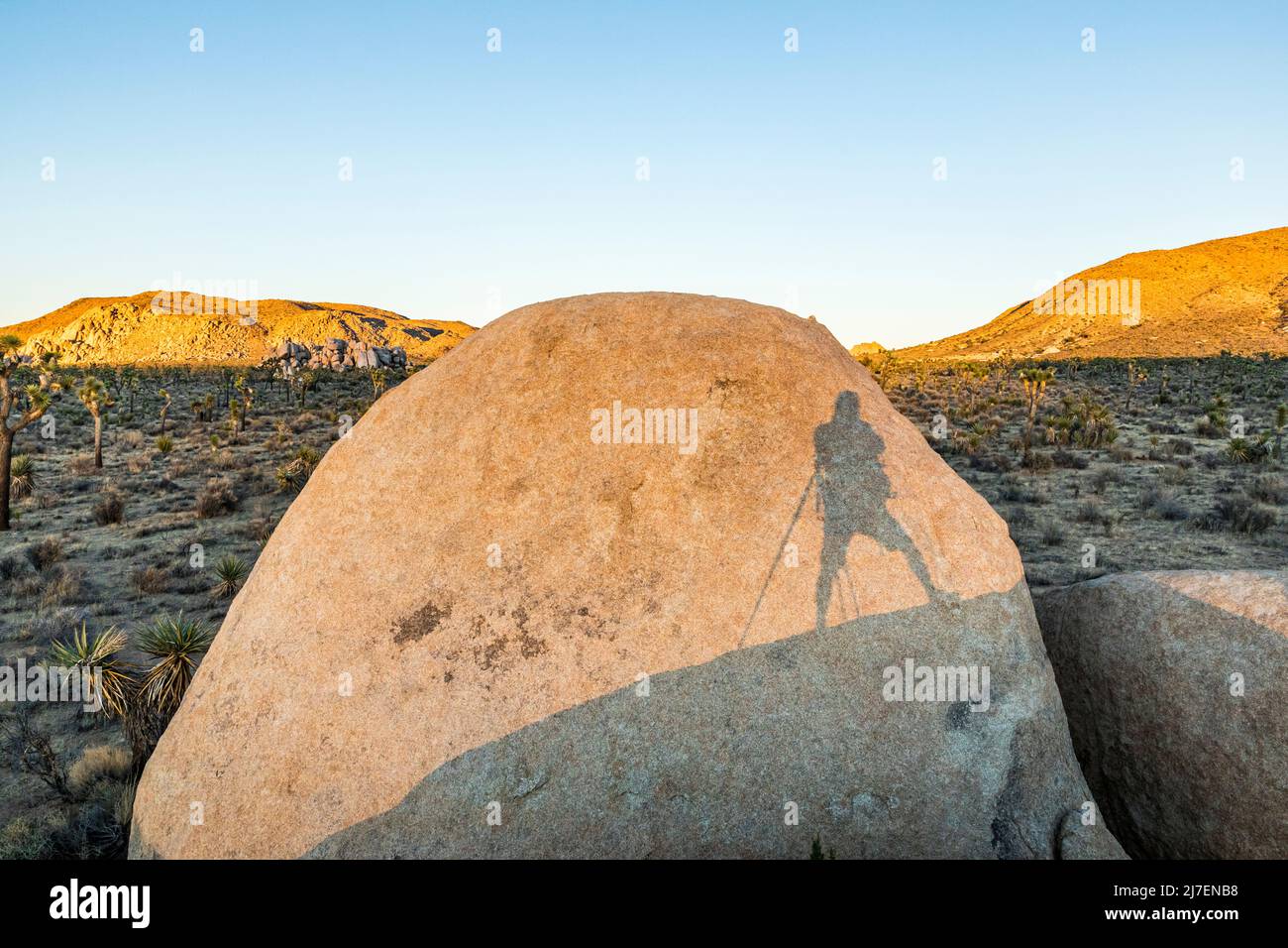 Tripod shadows the sun hi-res stock photography and images - Alamy