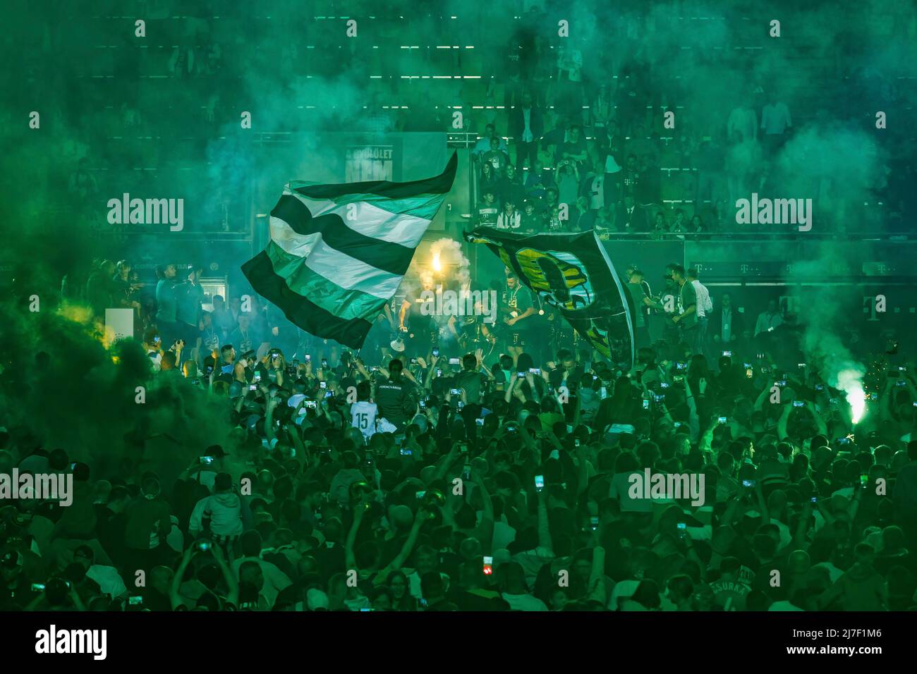 BUDAPEST, HUNGARY - MAY 7, 2016: The Team Of Ferencvarosi TC Celebrate With  The Goblet During The Hungarian Cup Final Football Match Between Ujpest FC  And Ferencvarosi TC At Groupama Arena On