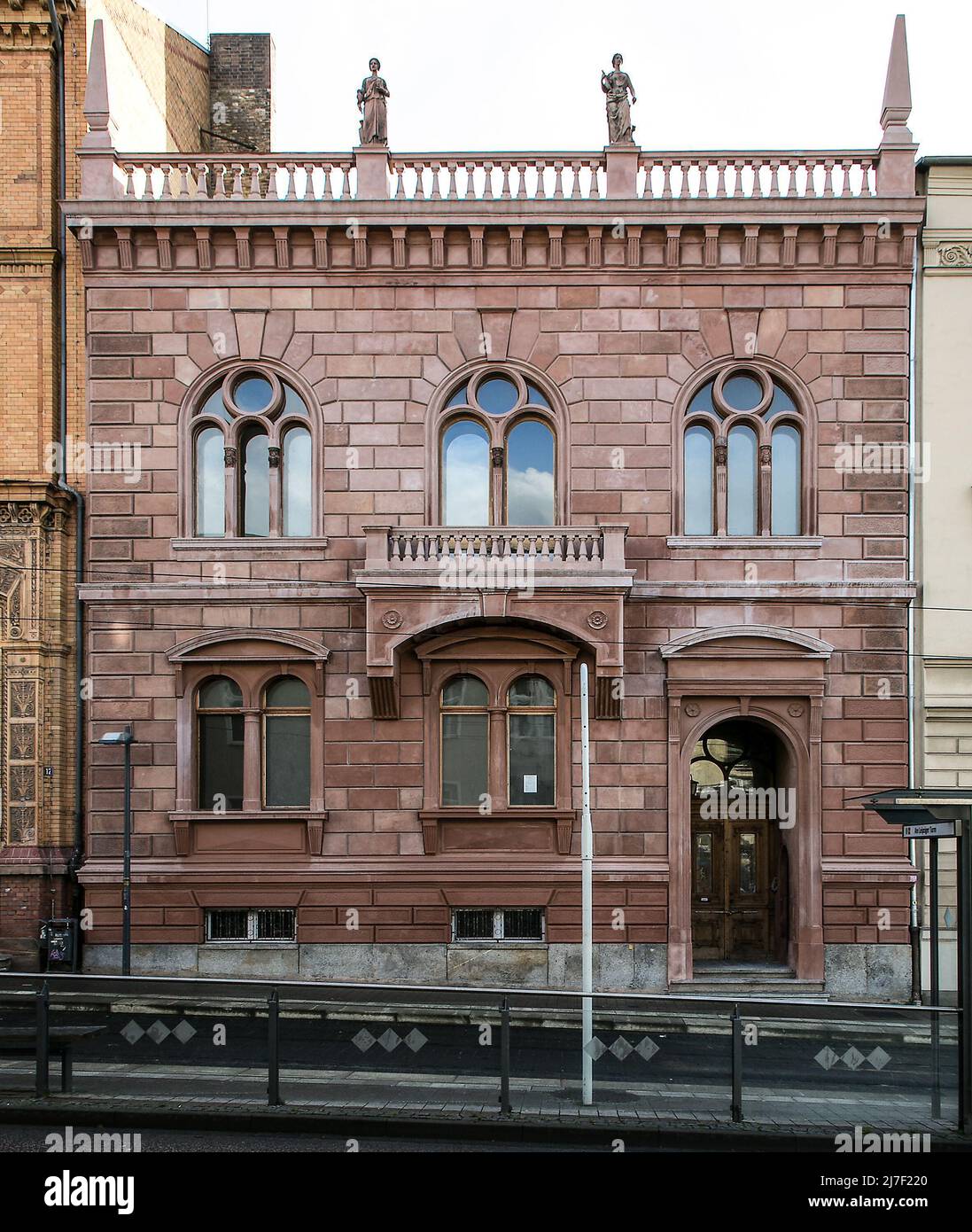 Halle S  An der Waisenhausmauer 10  4481 erbaut 1873 als eigenes Wohnhaus von Rudolf Loest Straßenfassade im Stil der italienischen Frührenaissance At Stock Photo