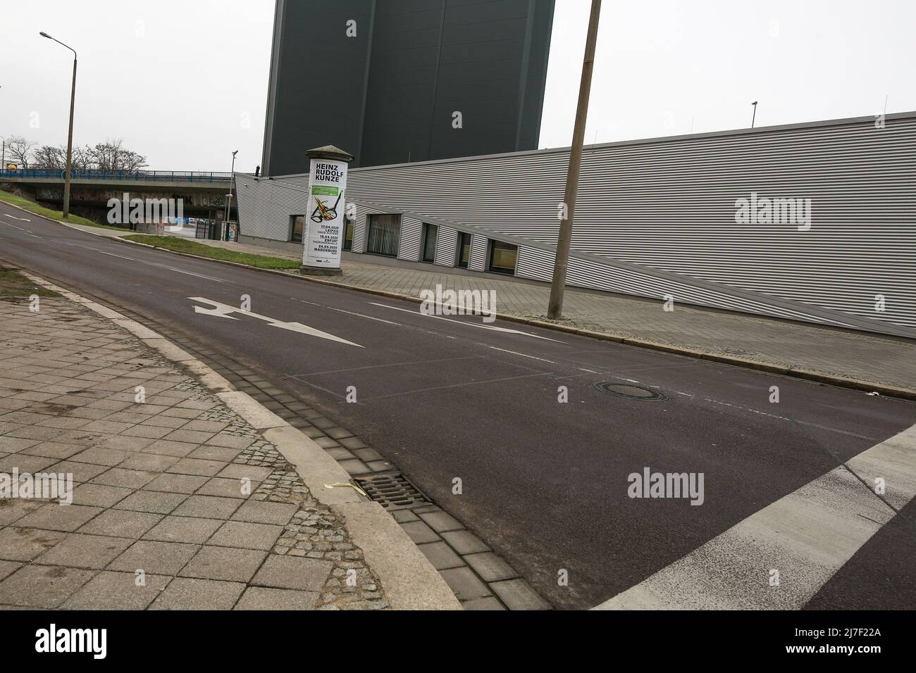 Halle S  Beriner Straße  2926  Gegend an der Hochstraße versehentlich ausgelöst aber trotzdem schön komponiert Heinz Rudolf Kunze kam dann auch nicht Stock Photo
