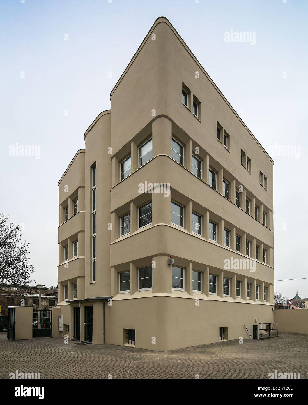 Halle S  Haus Forsterstraße 29  2956  ehem Kontorhaus Sernau erbaut 1921-22 von Martin Knauthe und Alfred Gellhorn Eingang in den 1930er Jahren veränd Stock Photo