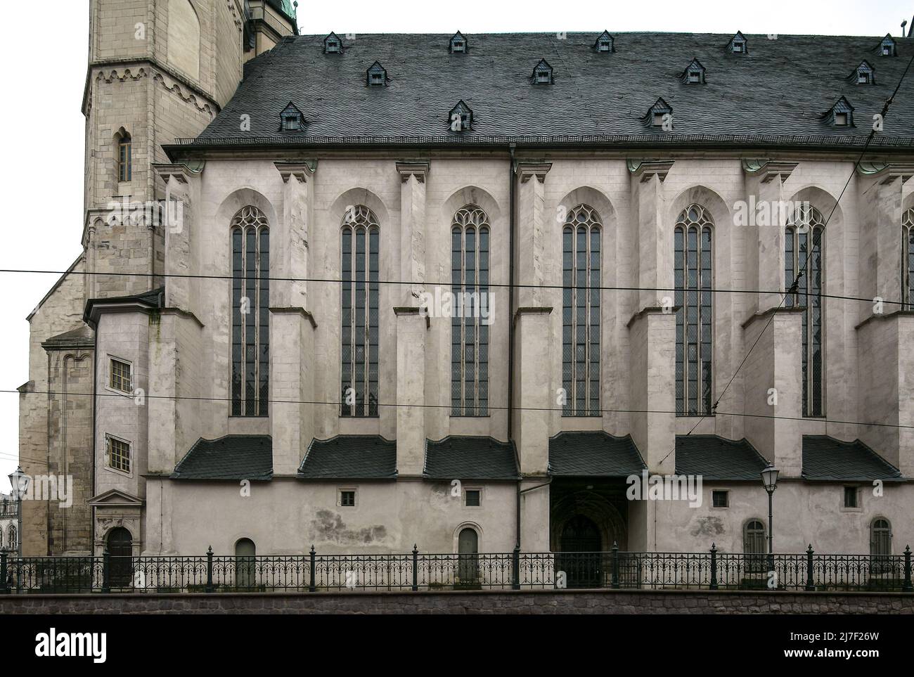 Halle S  Marktkirche 3130 östlicher Teil der Nordseite mit den Untergeschossen der Hausmannstürme erbaut 13 und 16 Jh Stock Photo