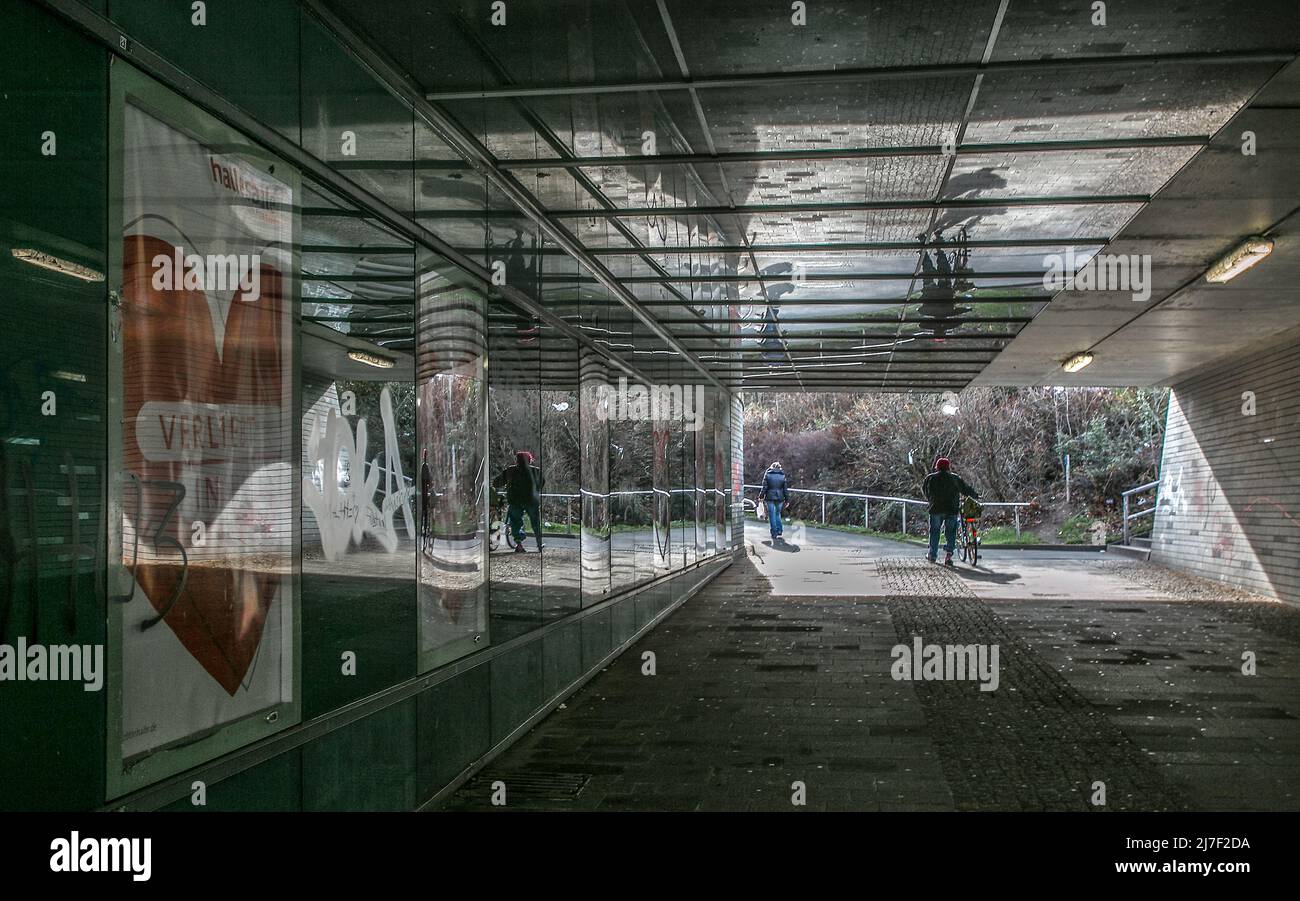 Halle S  Riebeckplatz  3858  Fußgängertunnel zum ehem Interhotel STADT HALLE 1960er Jahre um 2010 verändert Stock Photo