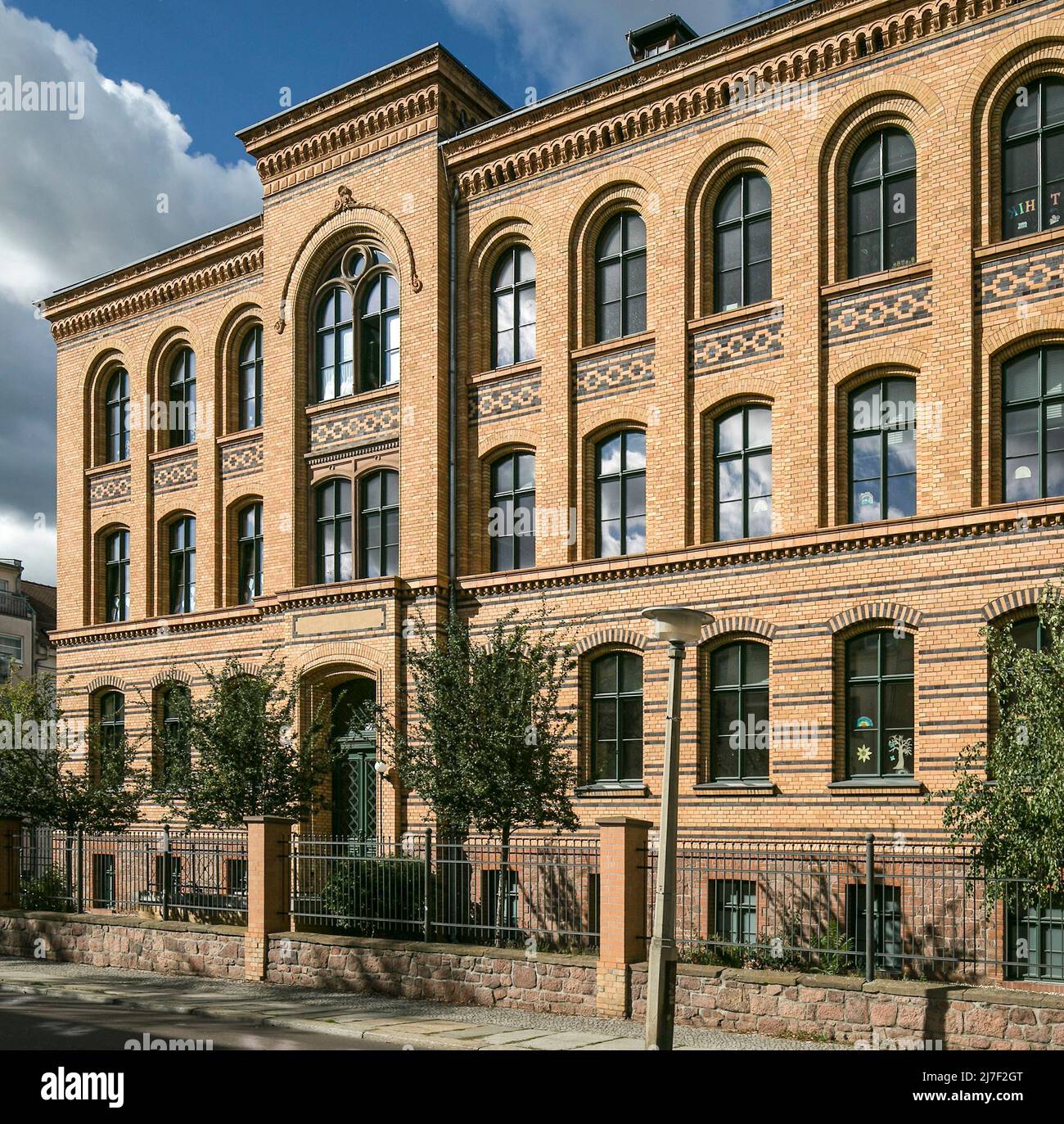 Halle S Hermannstraße 32 Neumarktschule 6752 westlicher Teil Straßenseite 1875-78 Stock Photo