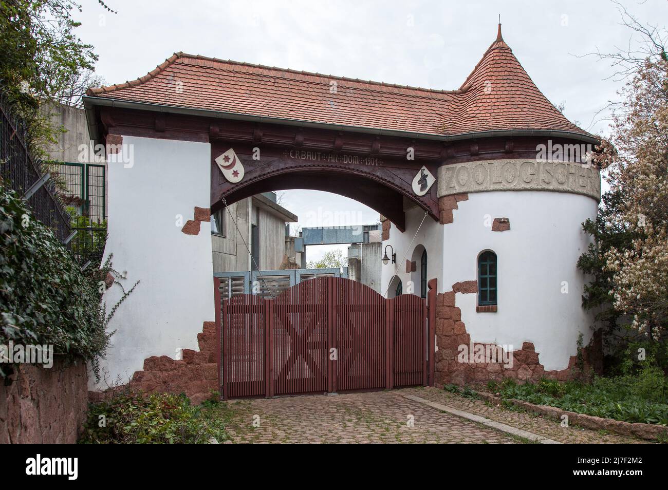 Halle S Tiergartenstraße  8295  alter Zoo-Eingang aus dem Gründungsjahr 1901 Stock Photo